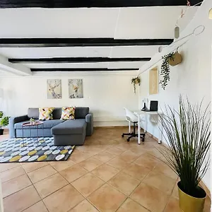 Apartment Aday - Charming With Terrace